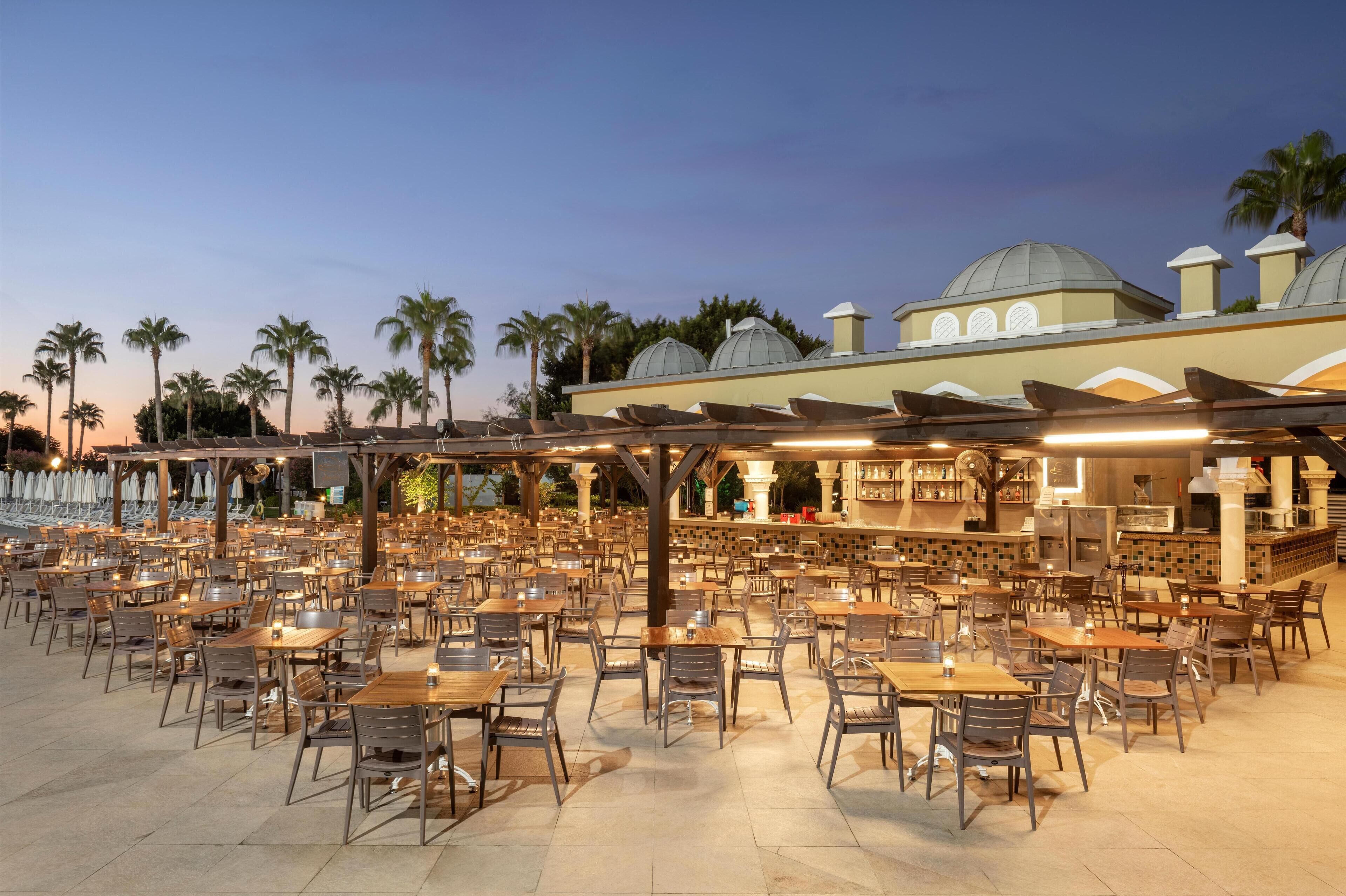 2 bares, bar junto a la piscina, bar en la playa