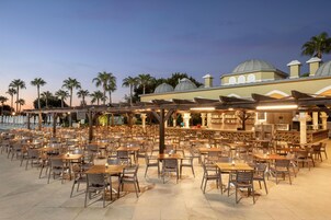 2 bares, bar junto a la piscina, bar en la playa