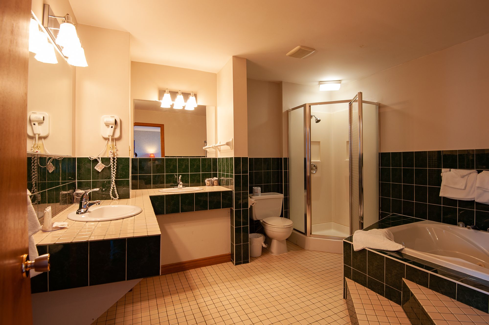 Suite, 1 King Bed, Jetted Tub | Bathroom | Combined shower/tub, free toiletries, hair dryer, towels
