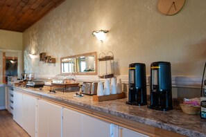 Breakfast area - The Dutch Inn (Cornwall)