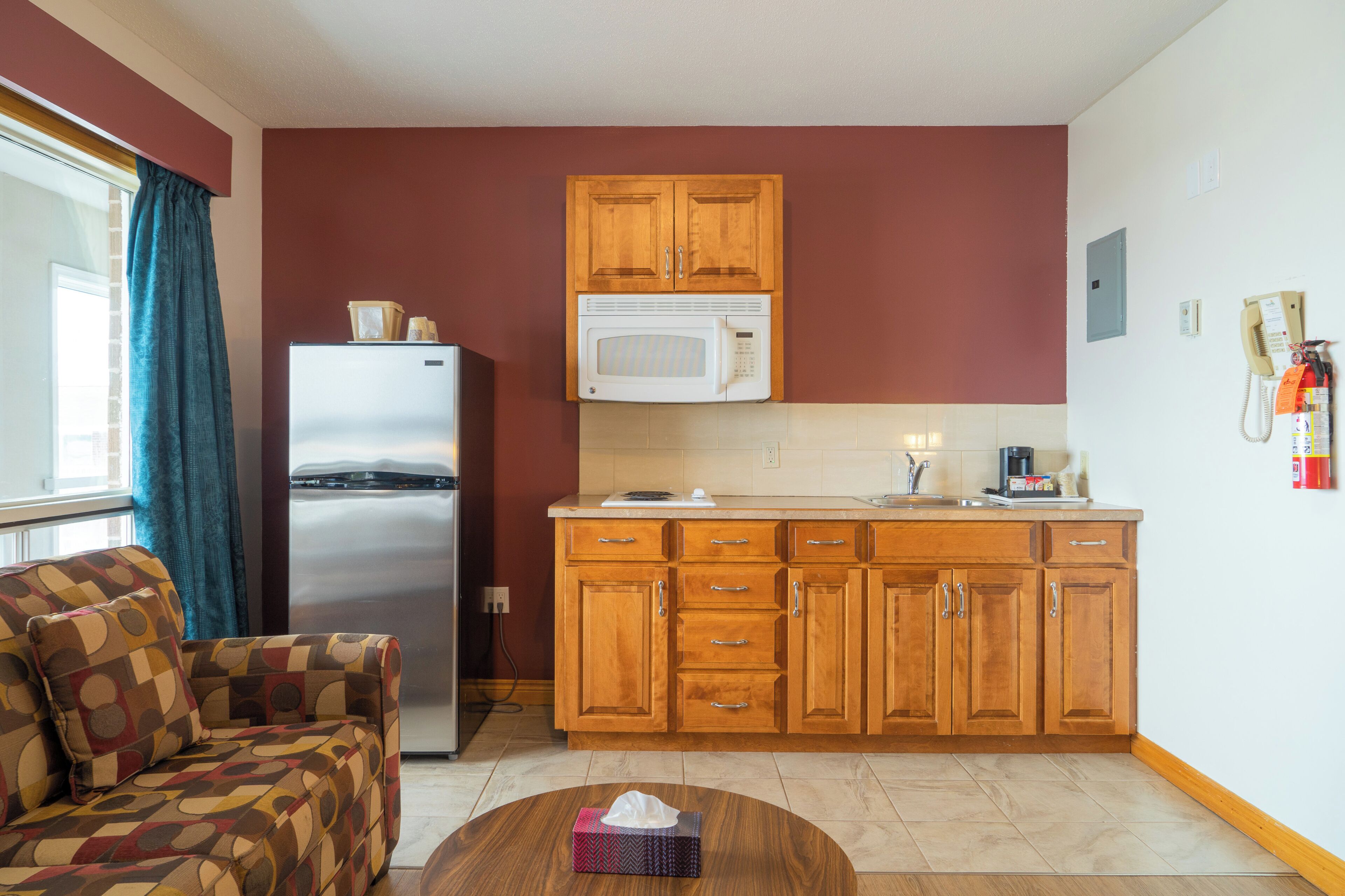Classic Single Room, 1 King Bed | Private kitchen | Mini-fridge, microwave, coffee/tea maker