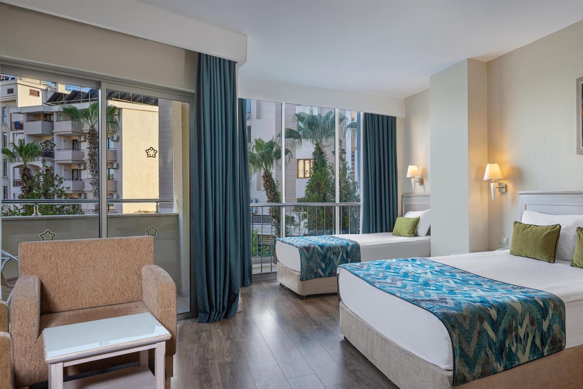 Chambre Familiale, 1 chambre (Triple) | Literie de qualité supérieure, articles gratuits dans le mini-bar