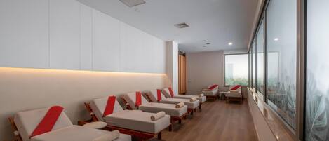 Sauna, steam room, Turkish bath/hammam, facials, massage/treatment rooms