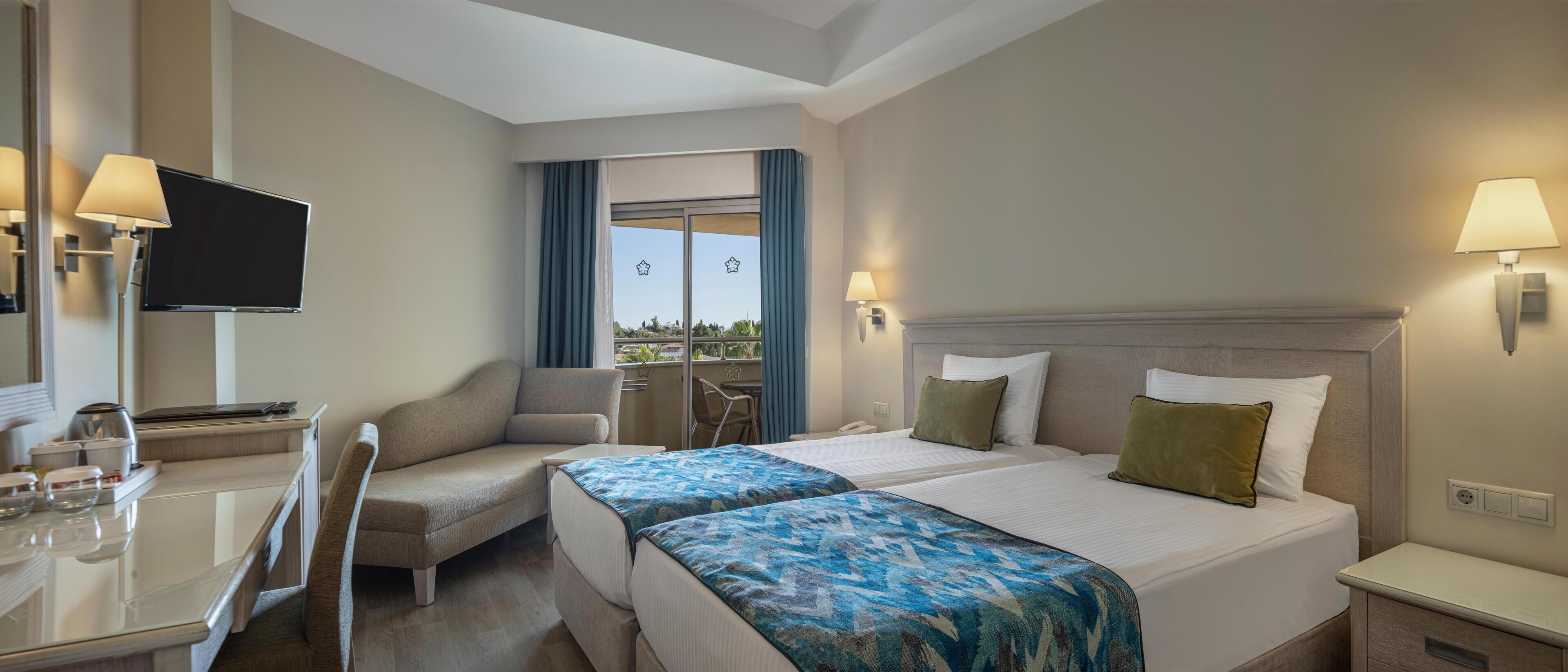 Chambre Standard, 1 lit double ou 2 lits jumeaux | Literie de qualité supérieure, articles gratuits dans le mini-bar