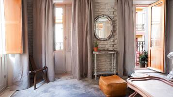 Living area | Flat-screen TV