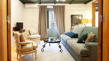 Living area | Flat-screen TV