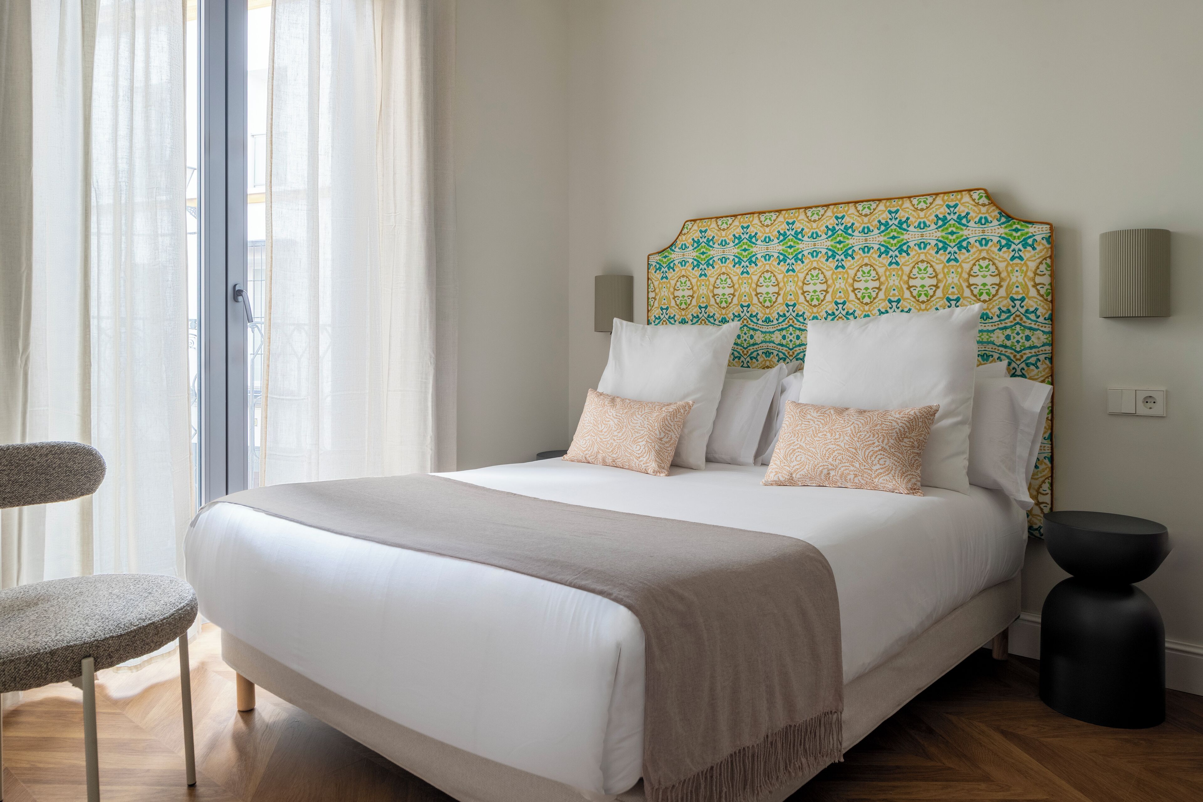 Superior-huoneisto | Yksilöllisesti sisustettu, yksilöllisesti kalustettu, työpöytä