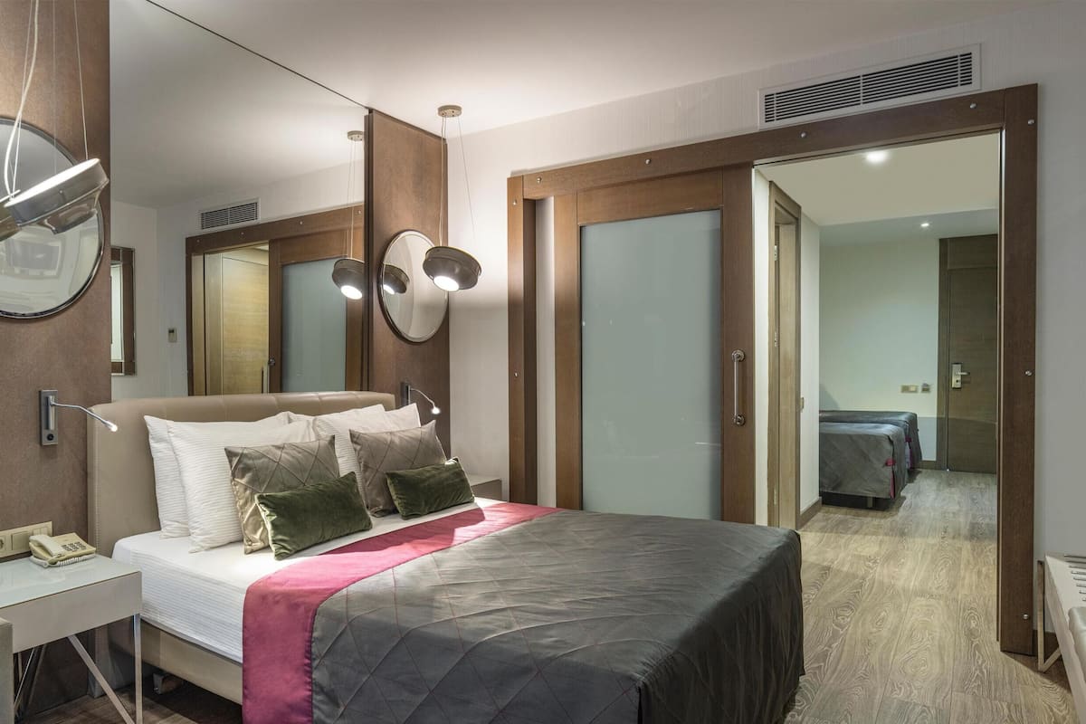 Minibar, in-room safe, desk, soundproofing