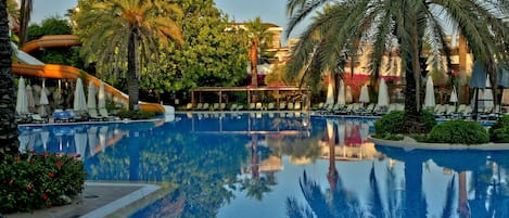 Indoor pool, 3 outdoor pools, pool umbrellas, sun loungers