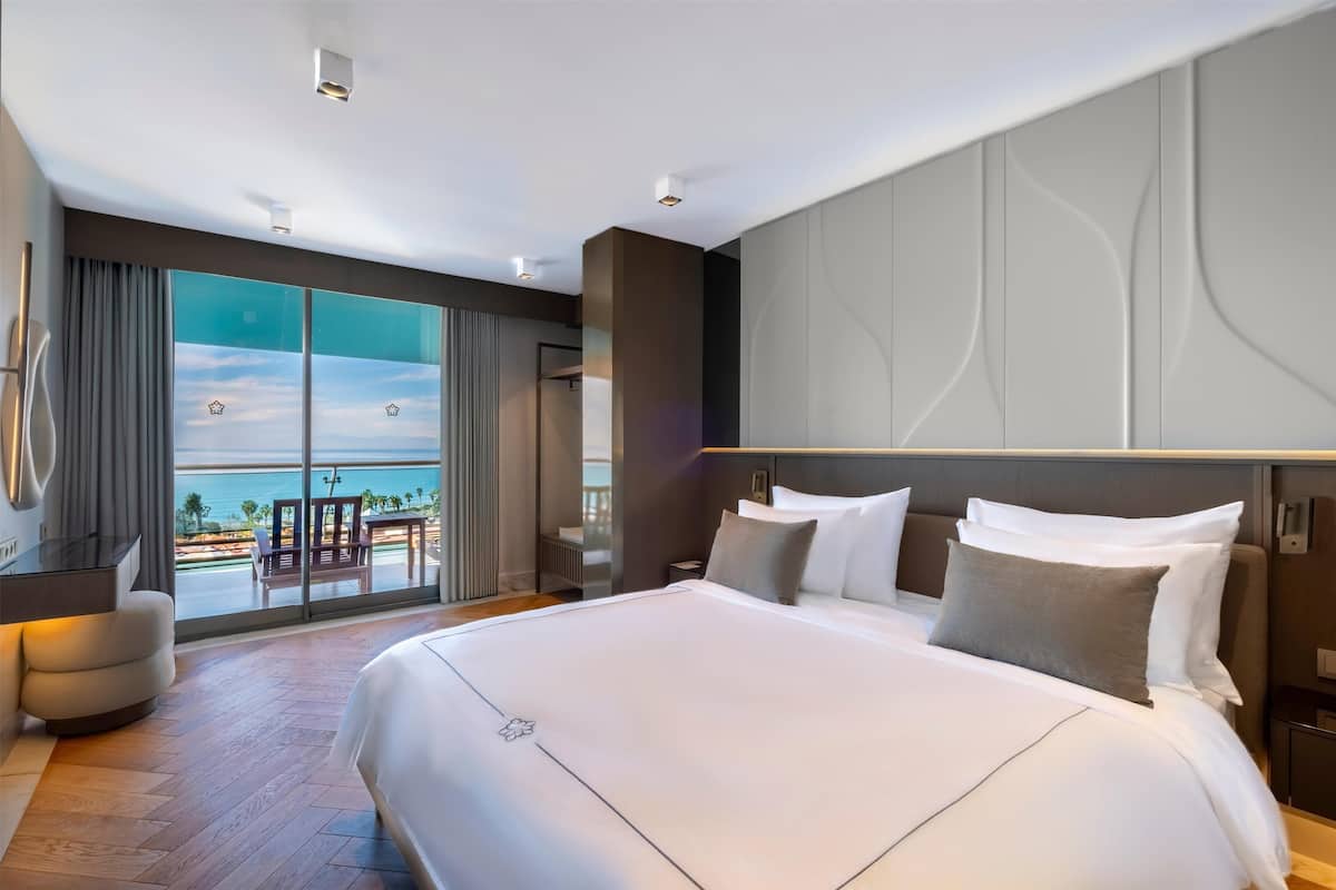 1 chambre, minibar, coffres-forts dans les chambres, bureau