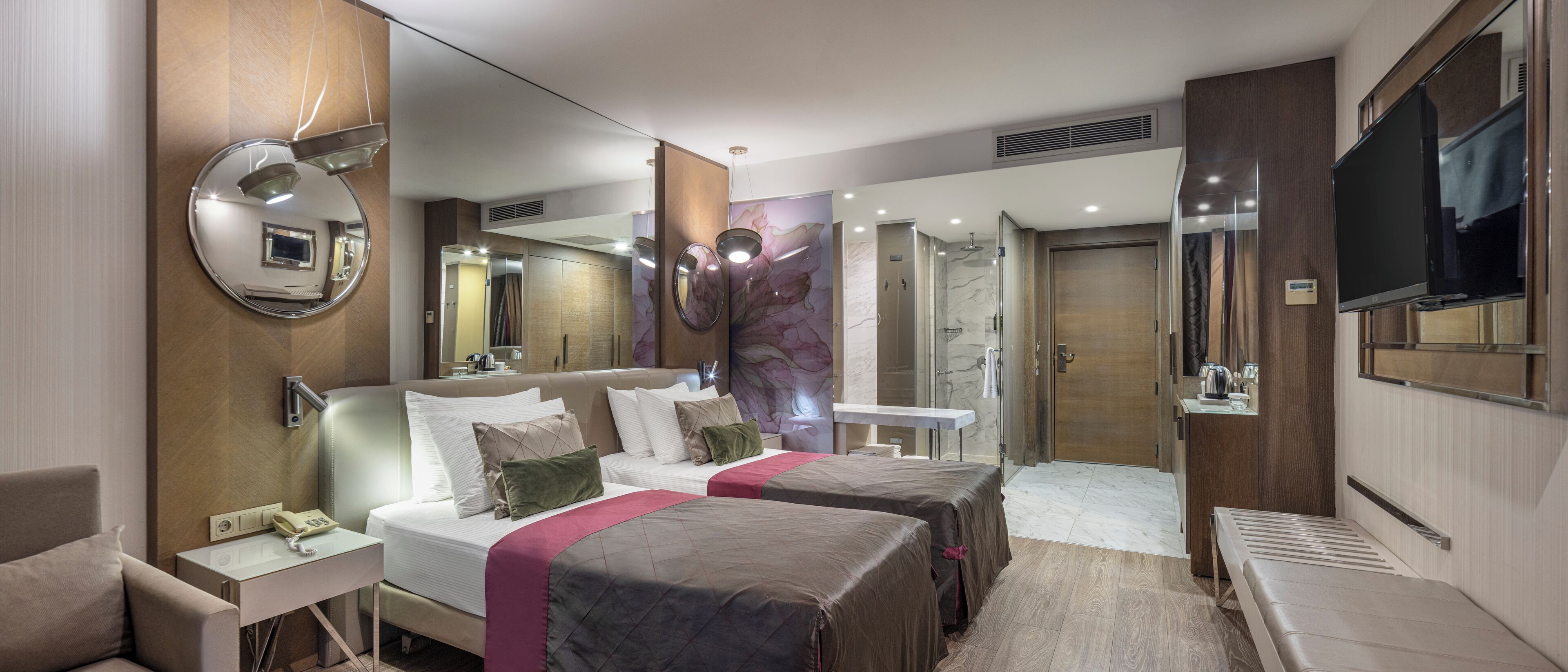 标准房 (Land View) | 迷你吧、客房内保险箱、办公桌、隔音