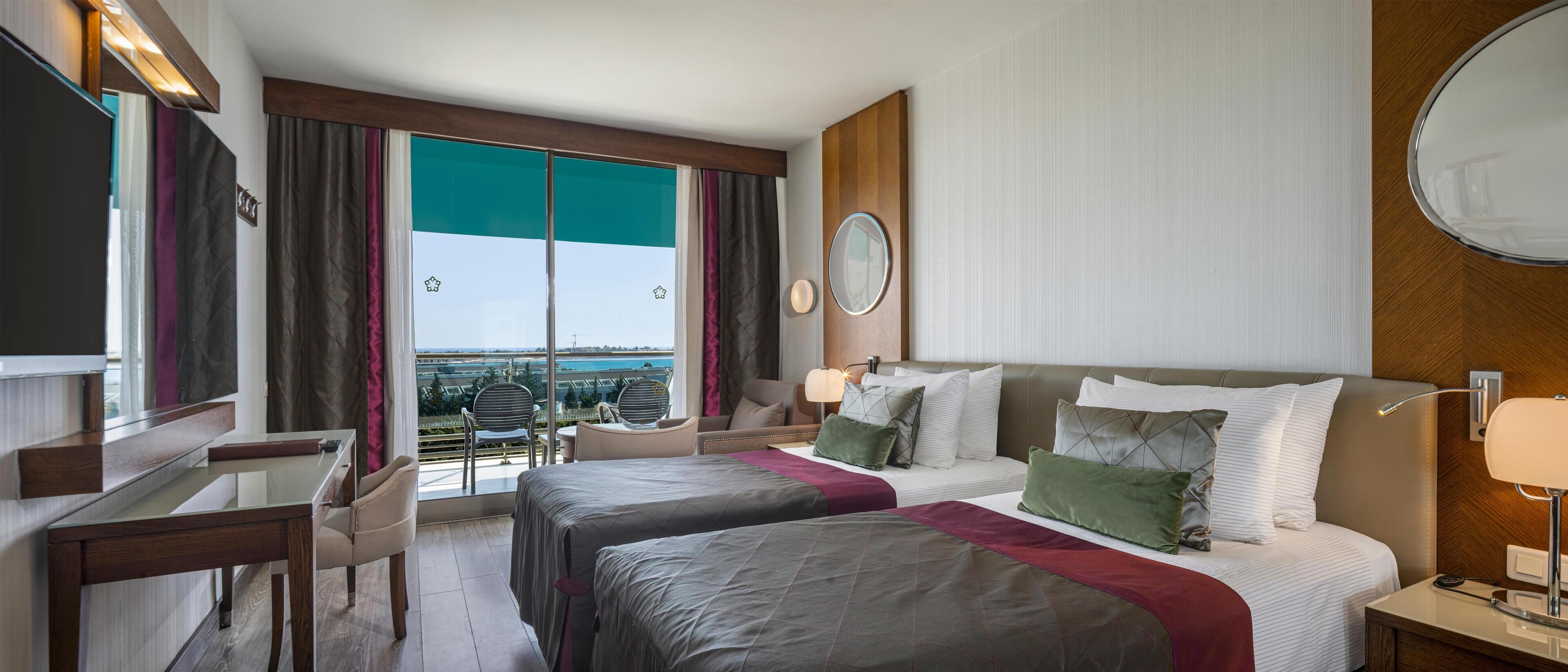 Chambre Standard, vue mer | Minibar, coffres-forts dans les chambres, bureau, chambres insonorisées