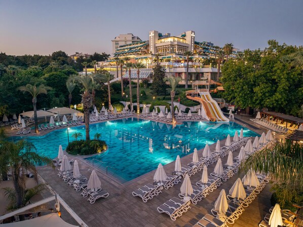 Indoor pool, 3 outdoor pools, pool umbrellas, sun loungers - Side Star Elegance Hotel - Ultra All Inclusive (Manavgat)