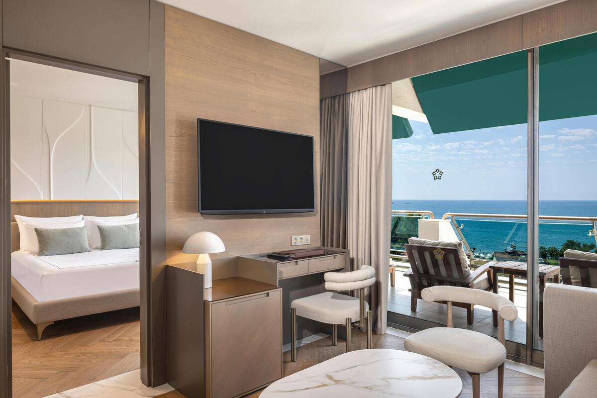 Suite, 1 Bedroom, Connecting Rooms, Sea View | Bathroom | Shower, free toiletries, hair dryer, towels