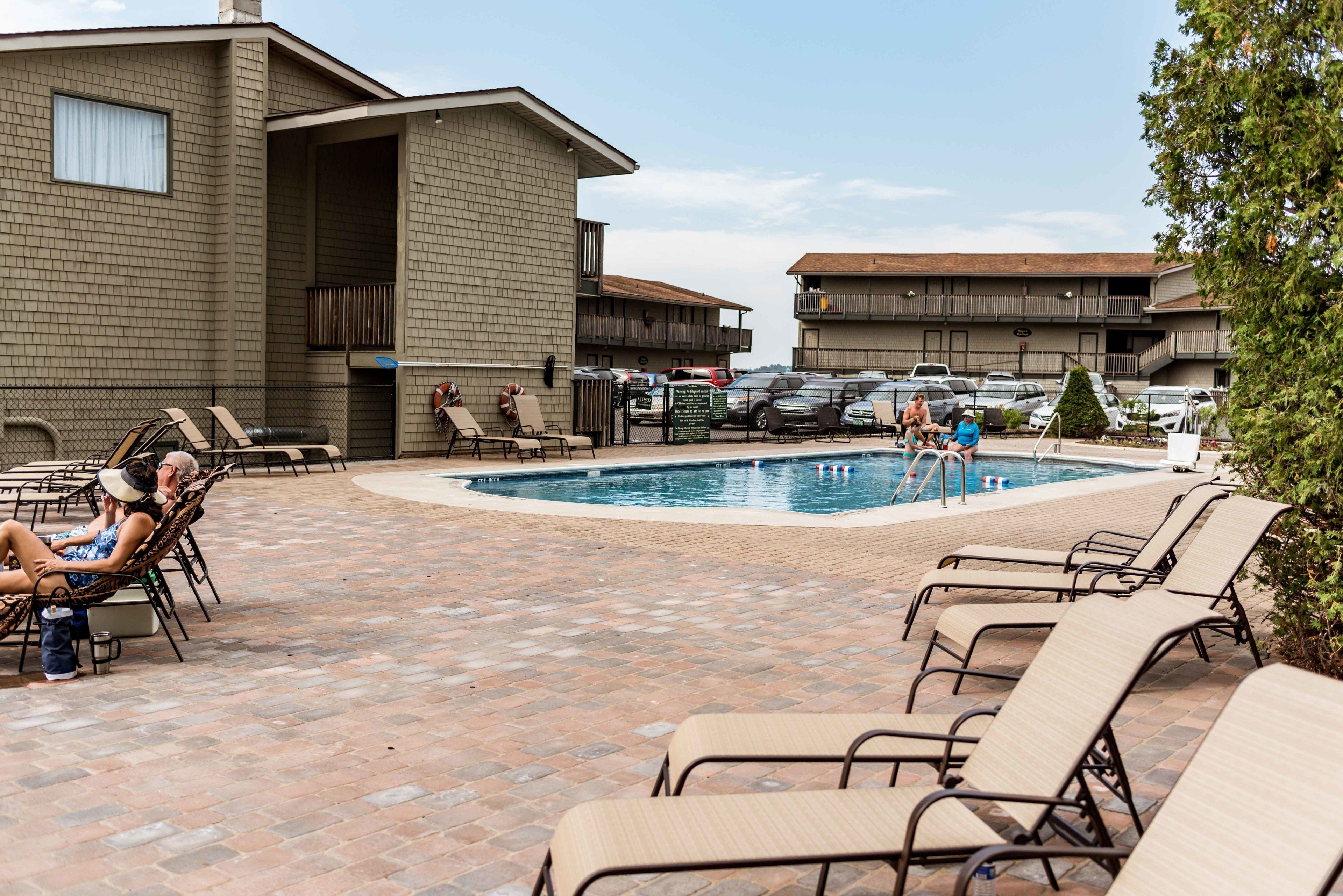 outdoor pool, open 9:00 am to 9:00 pm, pool loungers