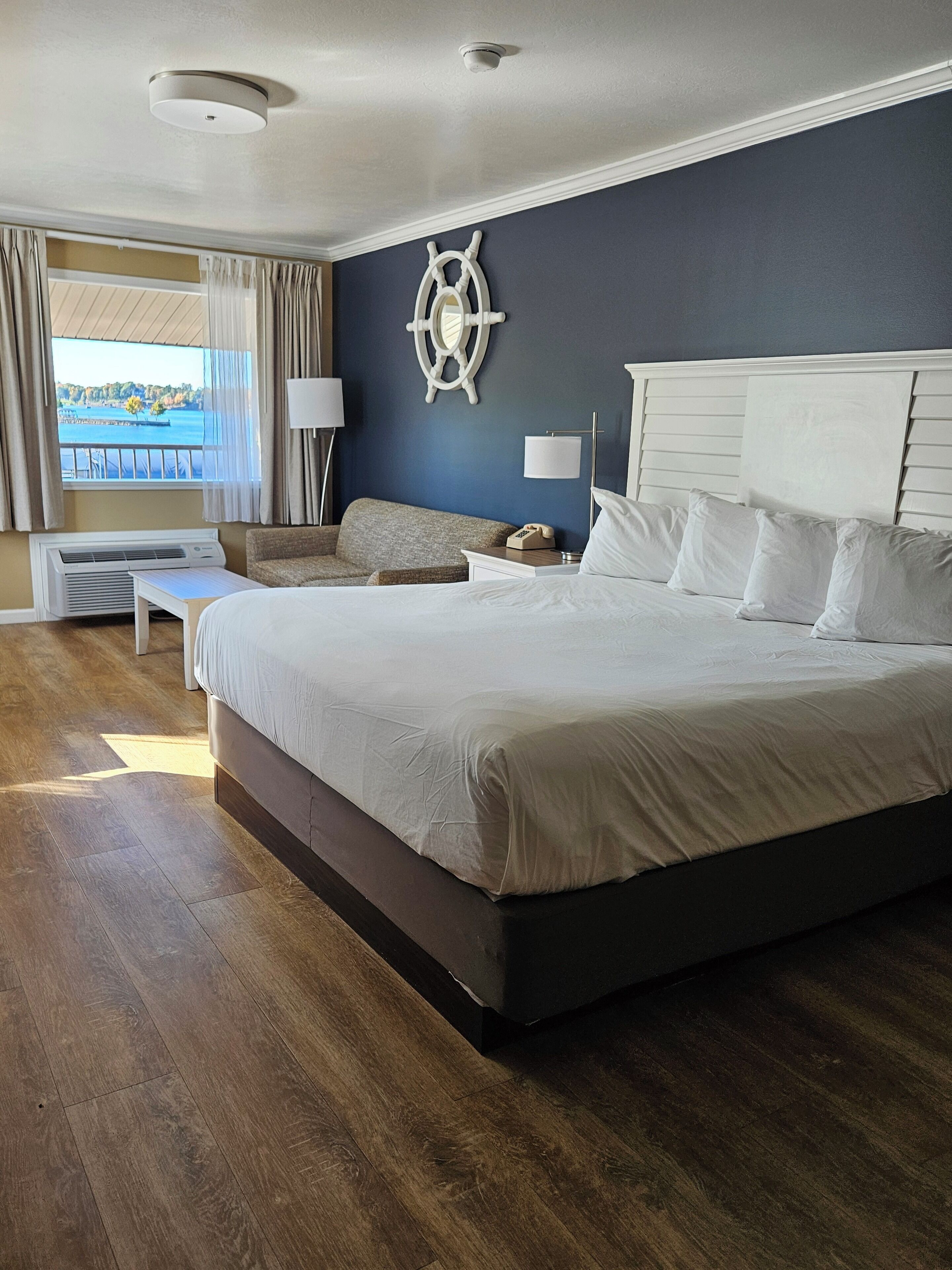 King Riverview in Sunset Harbor | Premium bedding, down comforters, pillowtop beds, blackout drapes