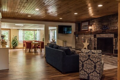 Capt.'s Inn & Suites