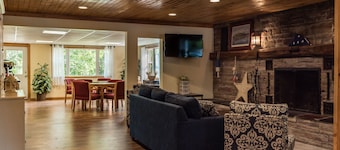 Capt.'s Inn & Suites