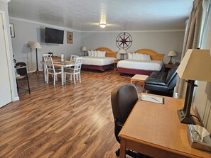 2 King Bed Efficiency - Capt.'s Inn & Suites (Alexandria Bay)