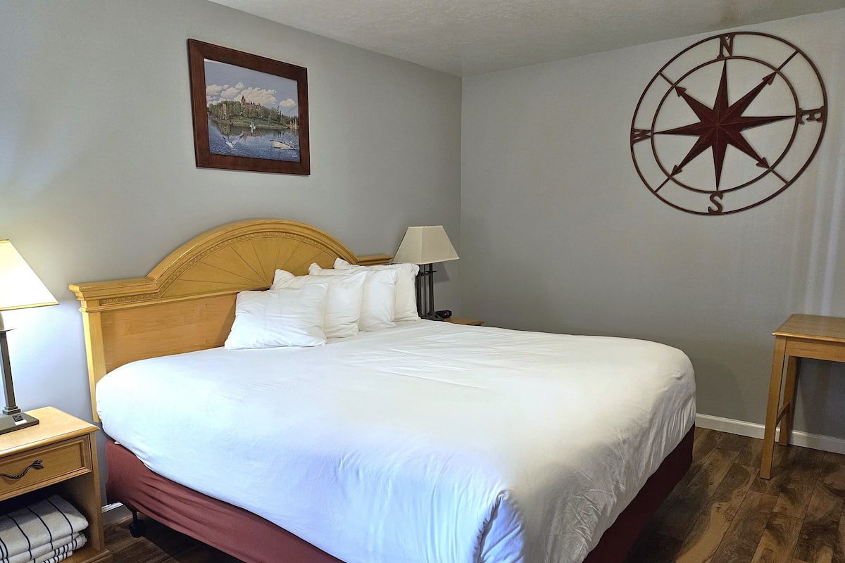 Luxe beddengoed, een laptopwerkplek, gratis wifi, beddengoed