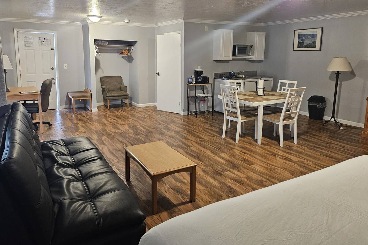 2 king bed efficiency | 1 bedroom, premium bedding, laptop workspace, free wifi