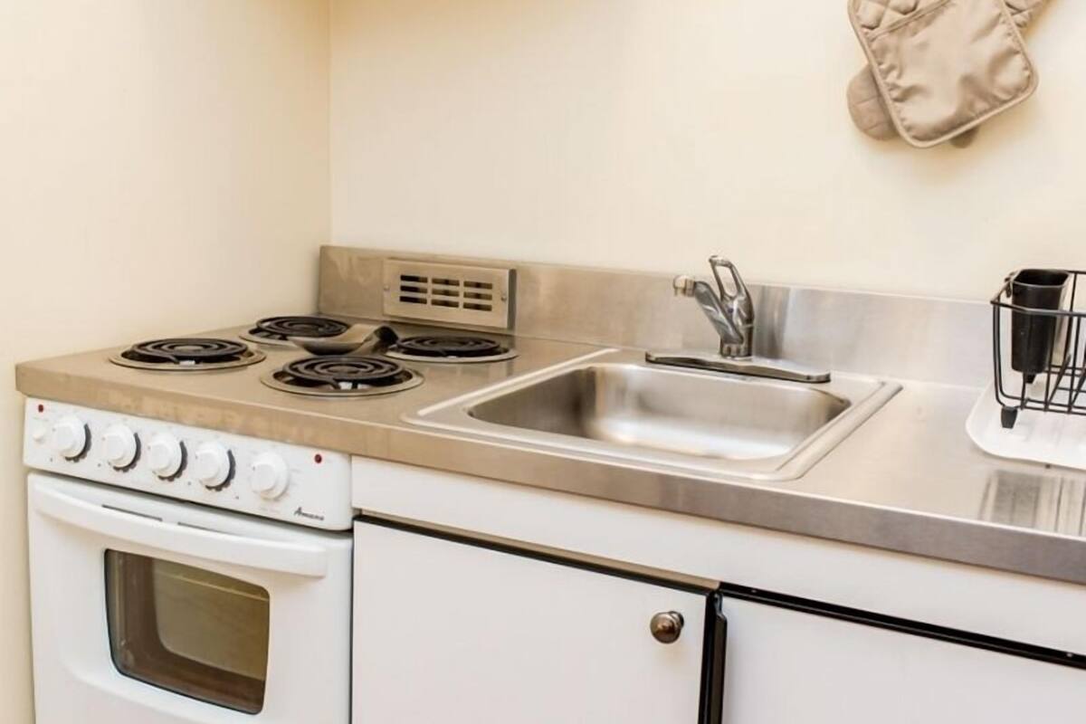 2 bedroom creek view efficiency | 1 bedroom, premium bedding, laptop workspace, free wifi