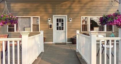 Capt.'s Inn & Suites