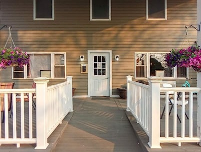 Capt.'s Inn & Suites