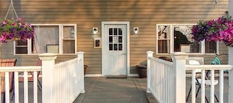 Capt.'s Inn & Suites