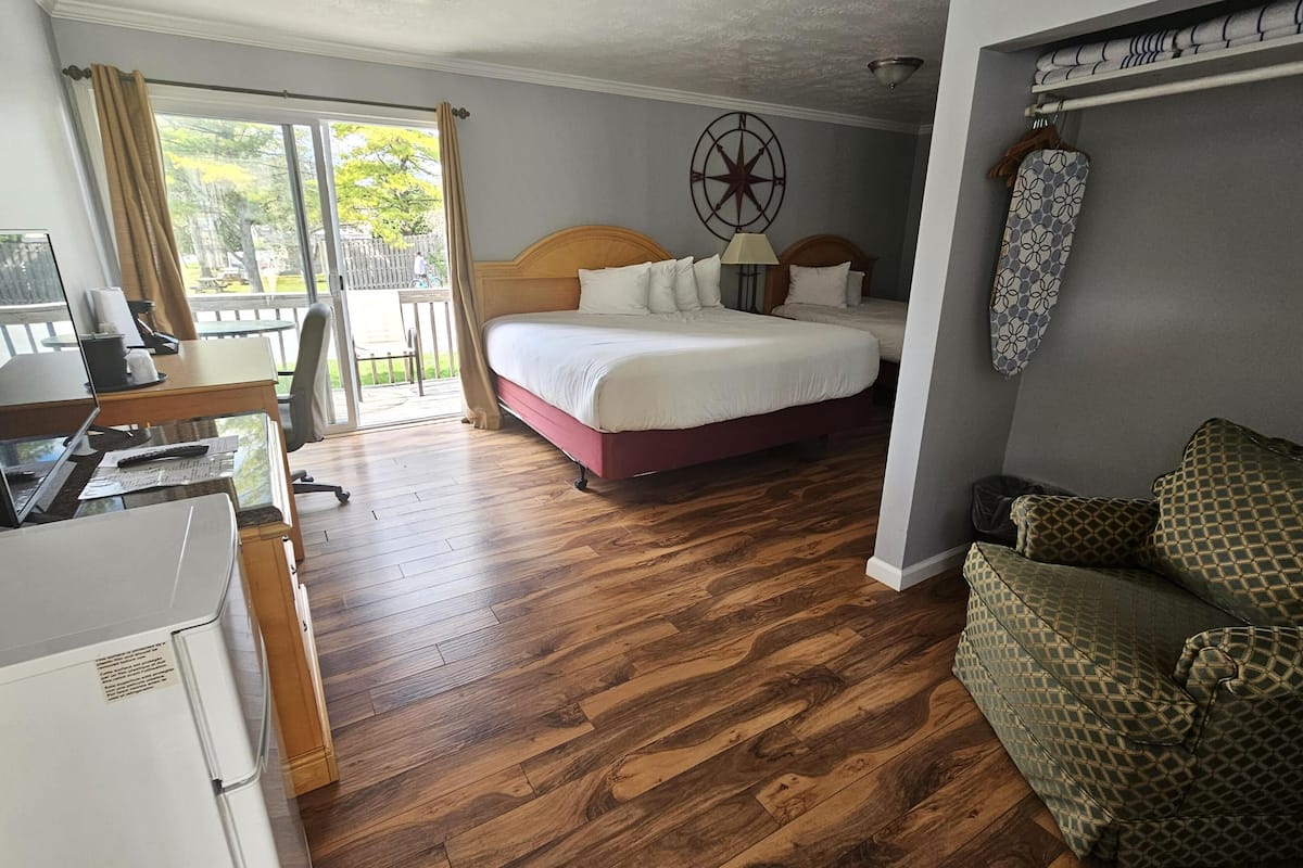 1 king & 1 full bed with kitchenette and deck | living area | 32-inch flat-screen tv with cable channels, tv