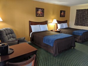 Desk, soundproofing, iron/ironing board, free WiFi - Cheerio Inn - Glennville (Glennville)