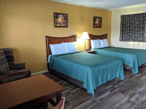 Desk, soundproofing, iron/ironing board, free WiFi - Cheerio Inn - Glennville (Glennville)