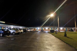 Free self-parking - Cheerio Inn - Glennville (Glennville)