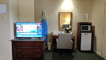 Desk, soundproofing, iron/ironing board, free WiFi