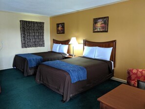 Desk, soundproofing, iron/ironing board, free WiFi - Cheerio Inn - Glennville (Glennville)