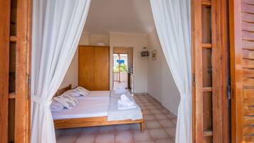 Estudio, vista al mar | Caja de seguridad en la habitación, escritorio y cunas gratuitas