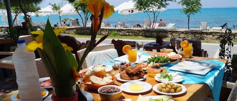 Aamiainen, lounas ja illallinen