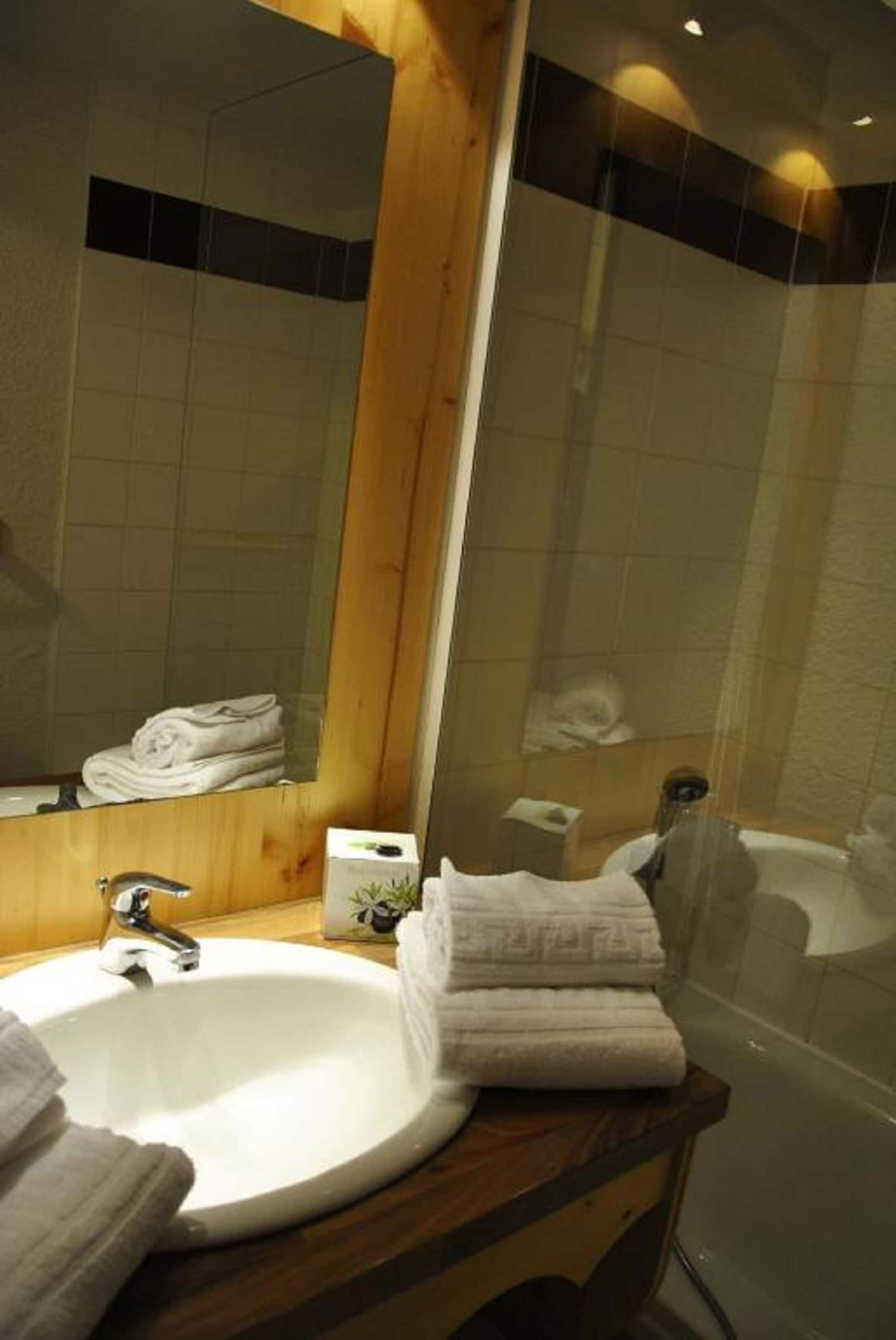 apartment, 2 bedrooms | bathroom | towels