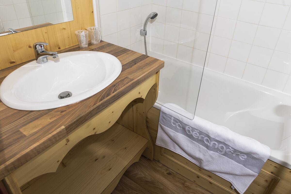 apartment | bathroom | towels