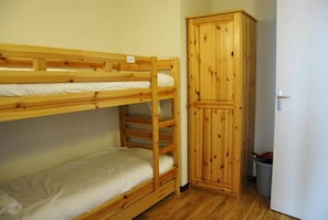 Apartamento, 2 quartos | Roupa de cama