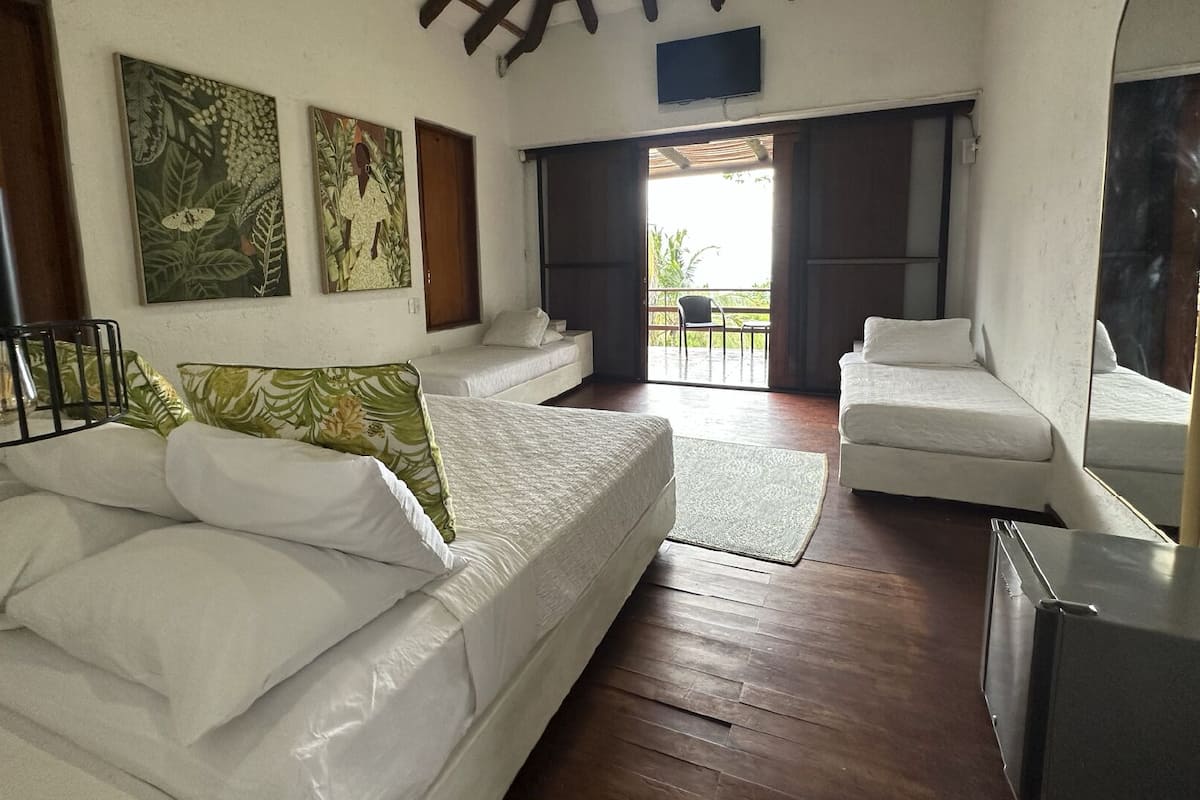 standard quadruple room | 1 bedroom, bed sheets