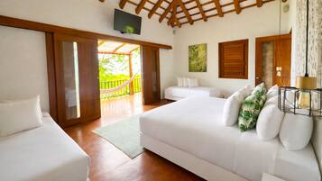 Superior Quadruple Room | Bed sheets
