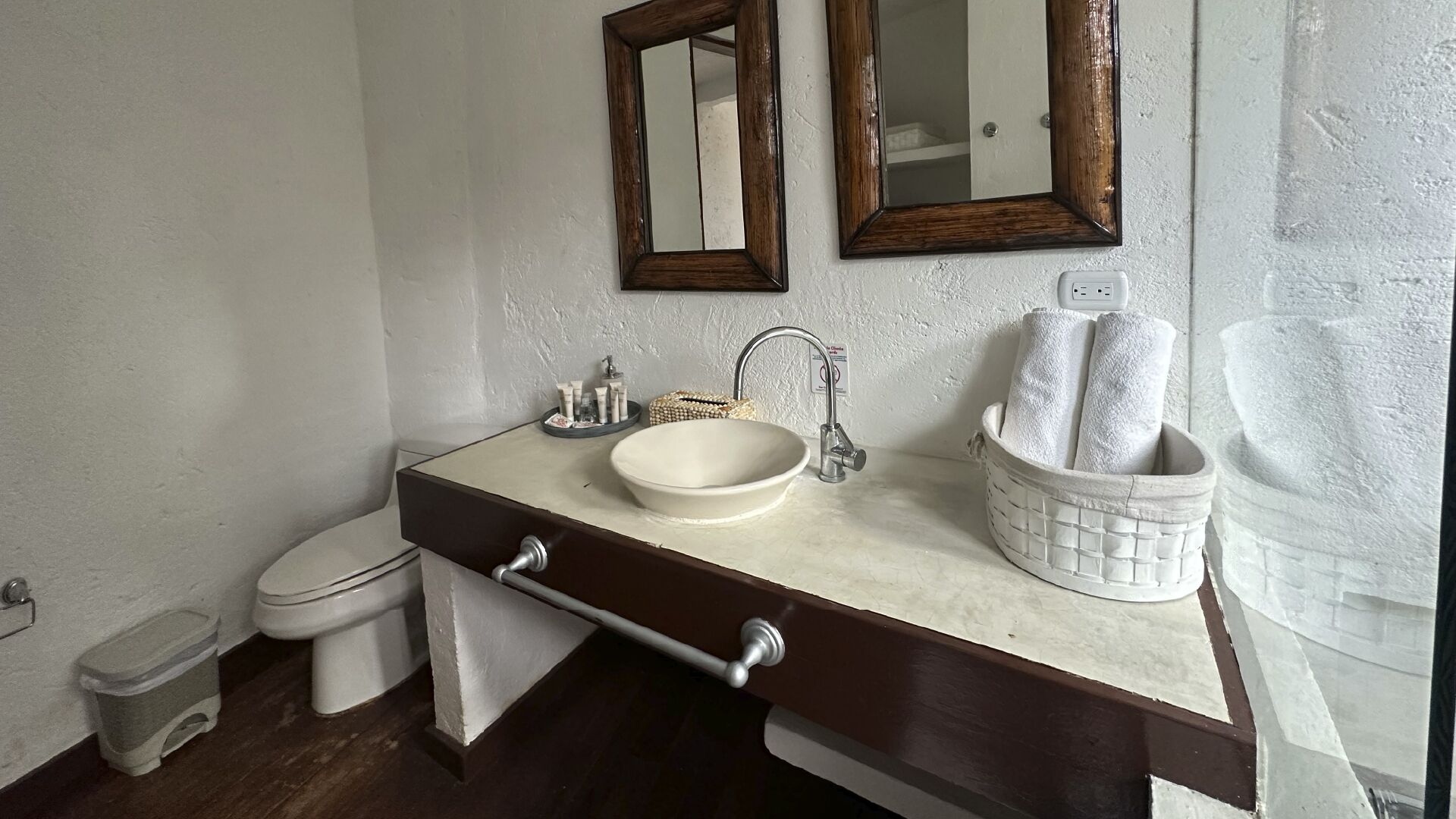 standard quadruple room | bathroom | towels, toilet paper