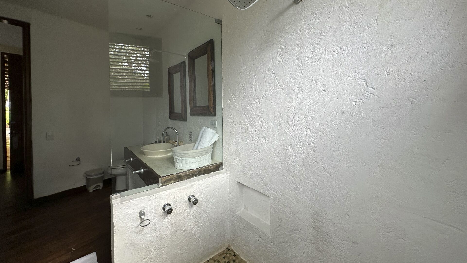 standard quadruple room | bathroom | towels, toilet paper