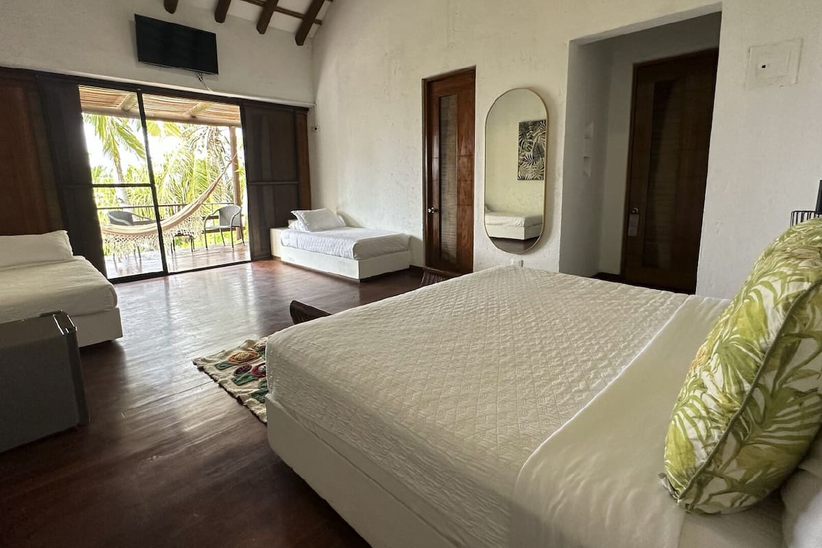 standard quadruple room | 1 bedroom, bed sheets