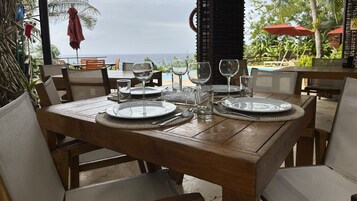 2 εστιατόρια που σερβίρουν πρωινό, μεσημεριανό με διεθνής κουζίνα