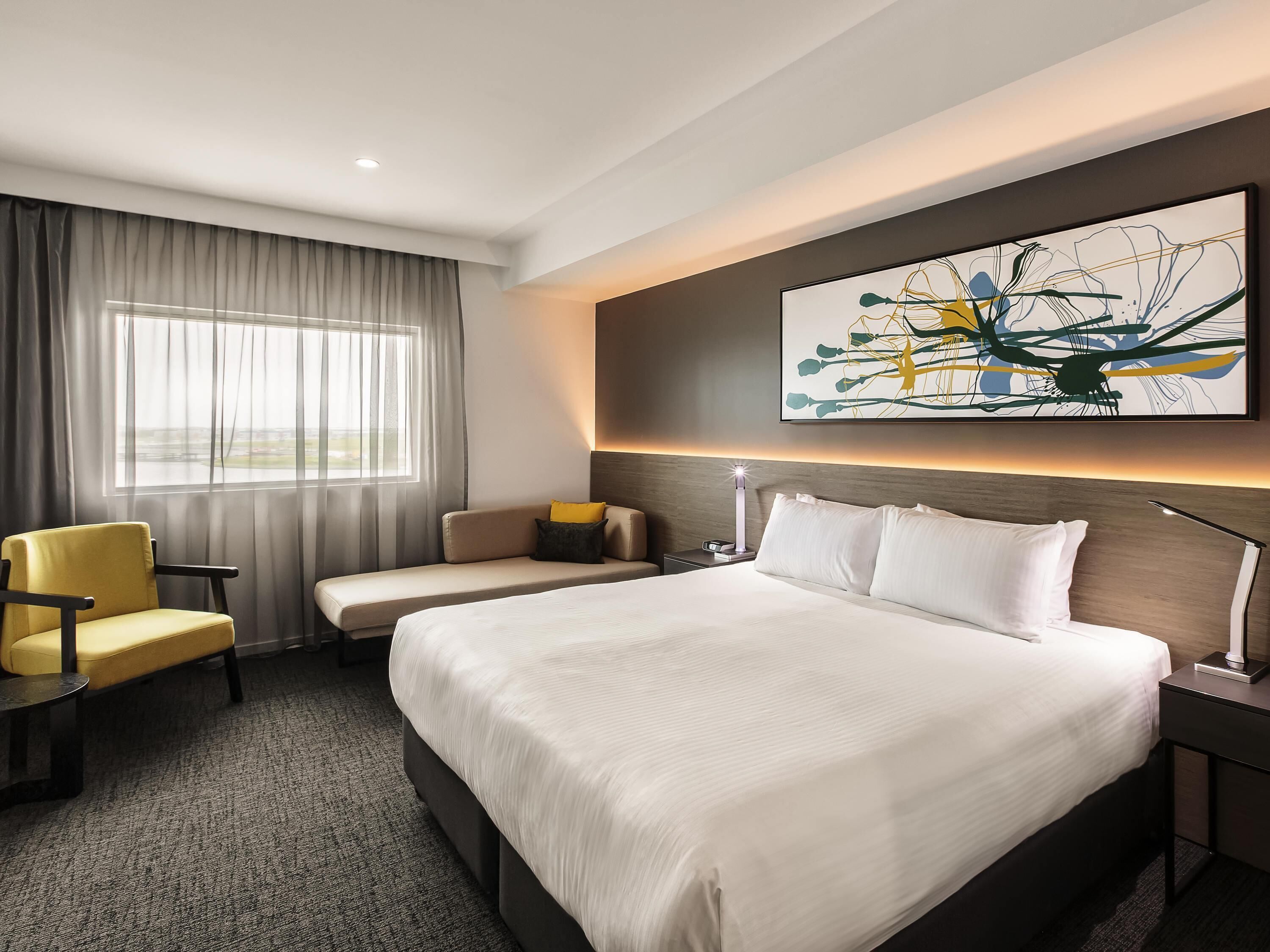 Premium bedding, in-room safe, desk, laptop workspace