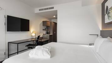 Habitación estándar, 1 cama King size | Ropa de cama de alta calidad y caja de seguridad en la habitación