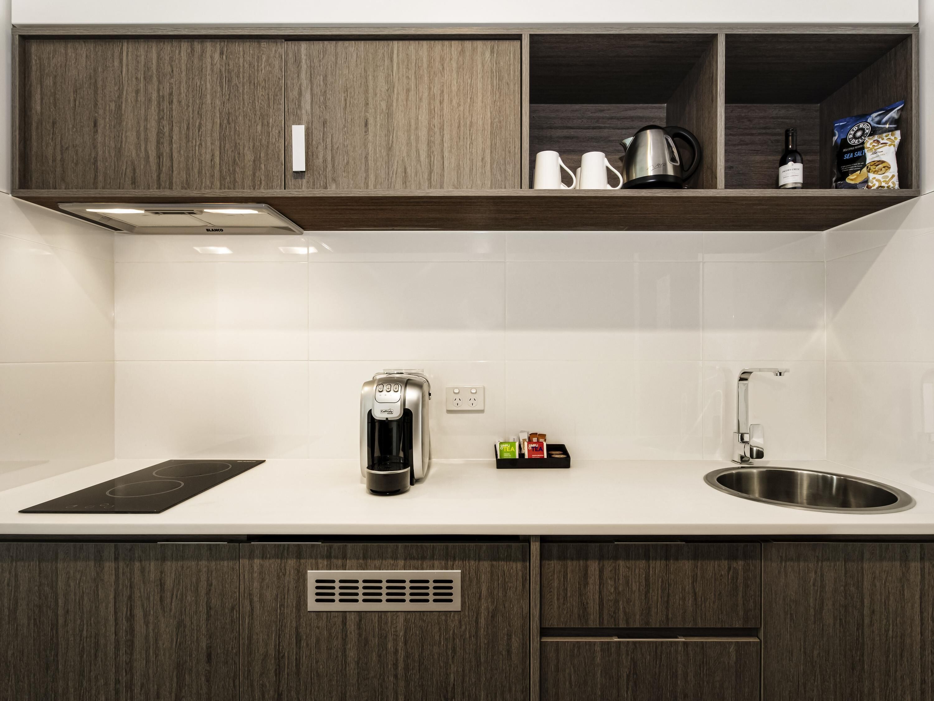 superior suite, 1 king bed | 1 bedroom, premium bedding, in-room safe, desk