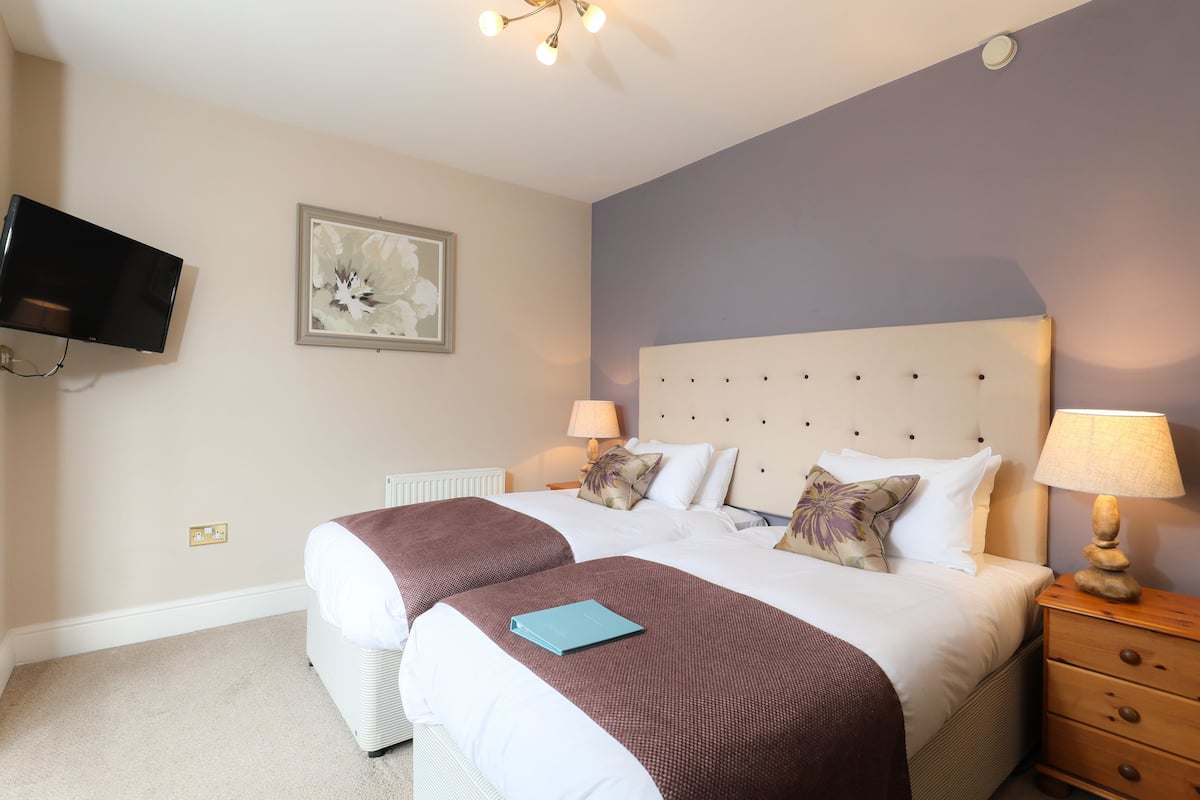 Standaard Twin kamer, 2 eenpersoonsbedden | 1 slaapkamer, een bureau, gratis wifi, beddengoed